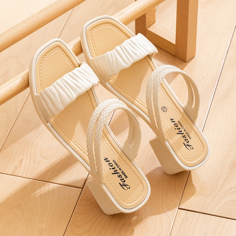 新款2025夏季粗跟休闲舒适凉拖鞋百搭女士软底防滑中高跟凉鞋女款