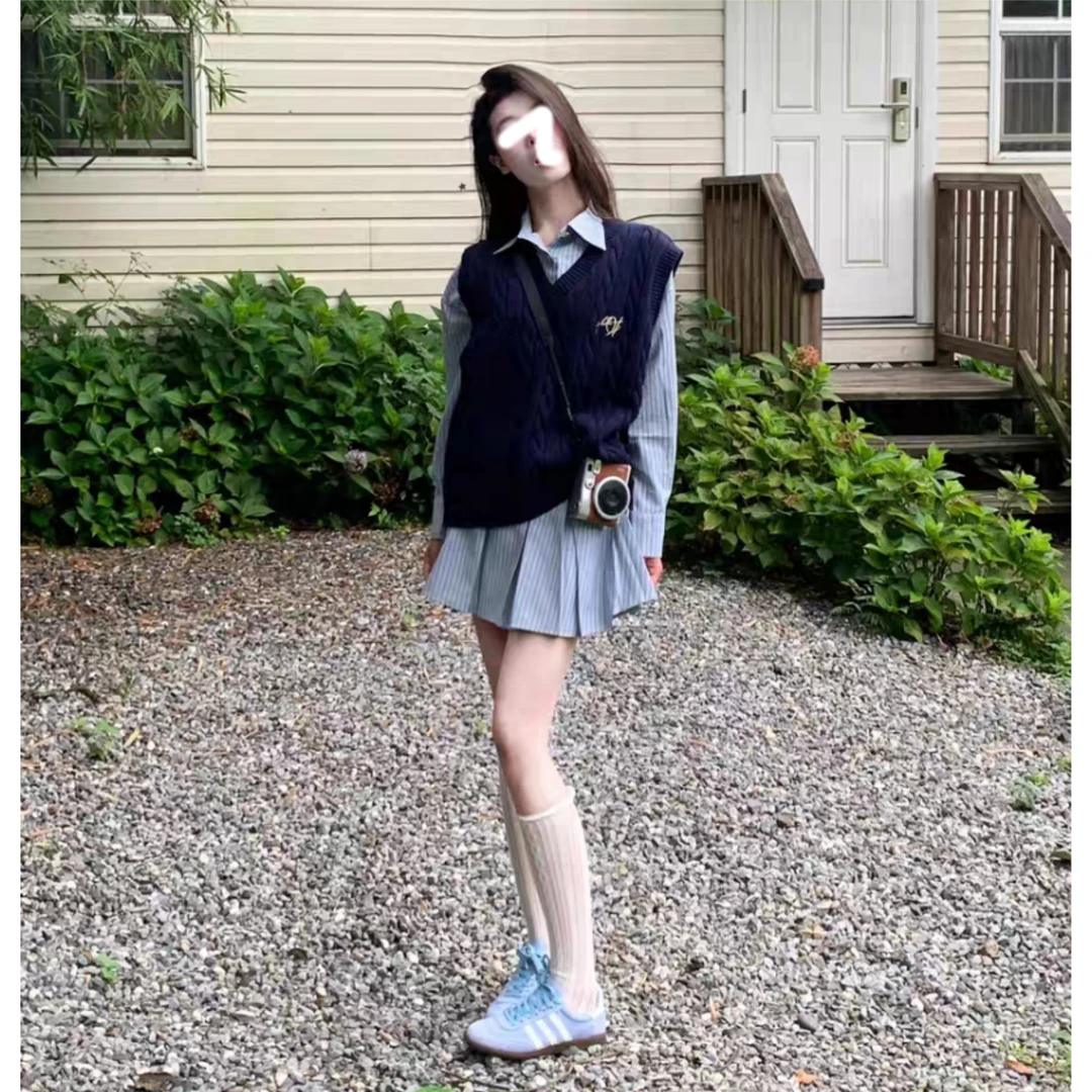 秋季复古学院甜美风藏青色v领针织马甲+甜美衬衫裙宽松百搭两件套