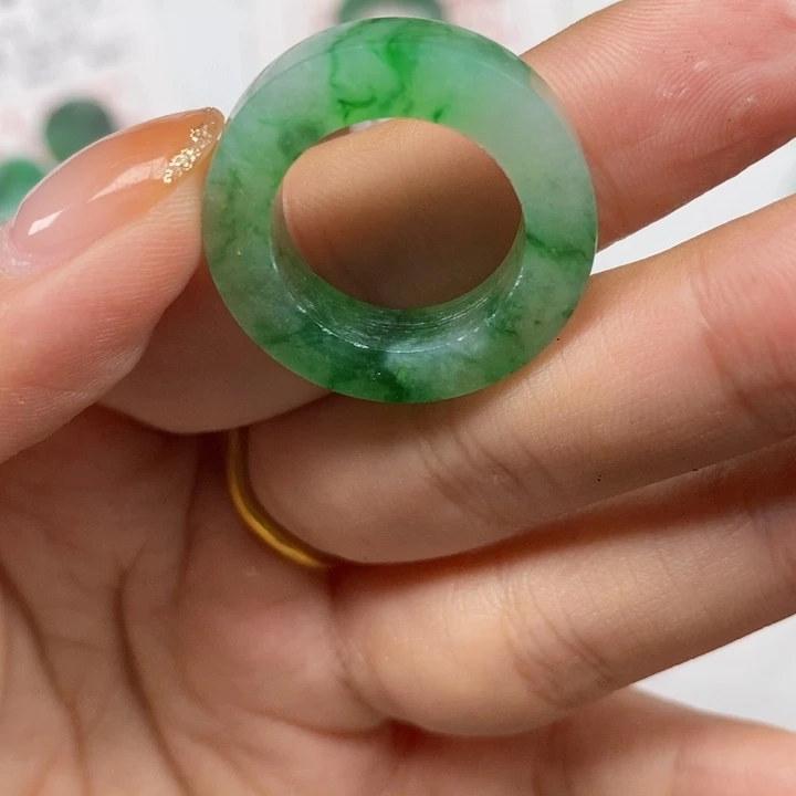 翡翠颈饰未镶嵌?****J翡翠戒指