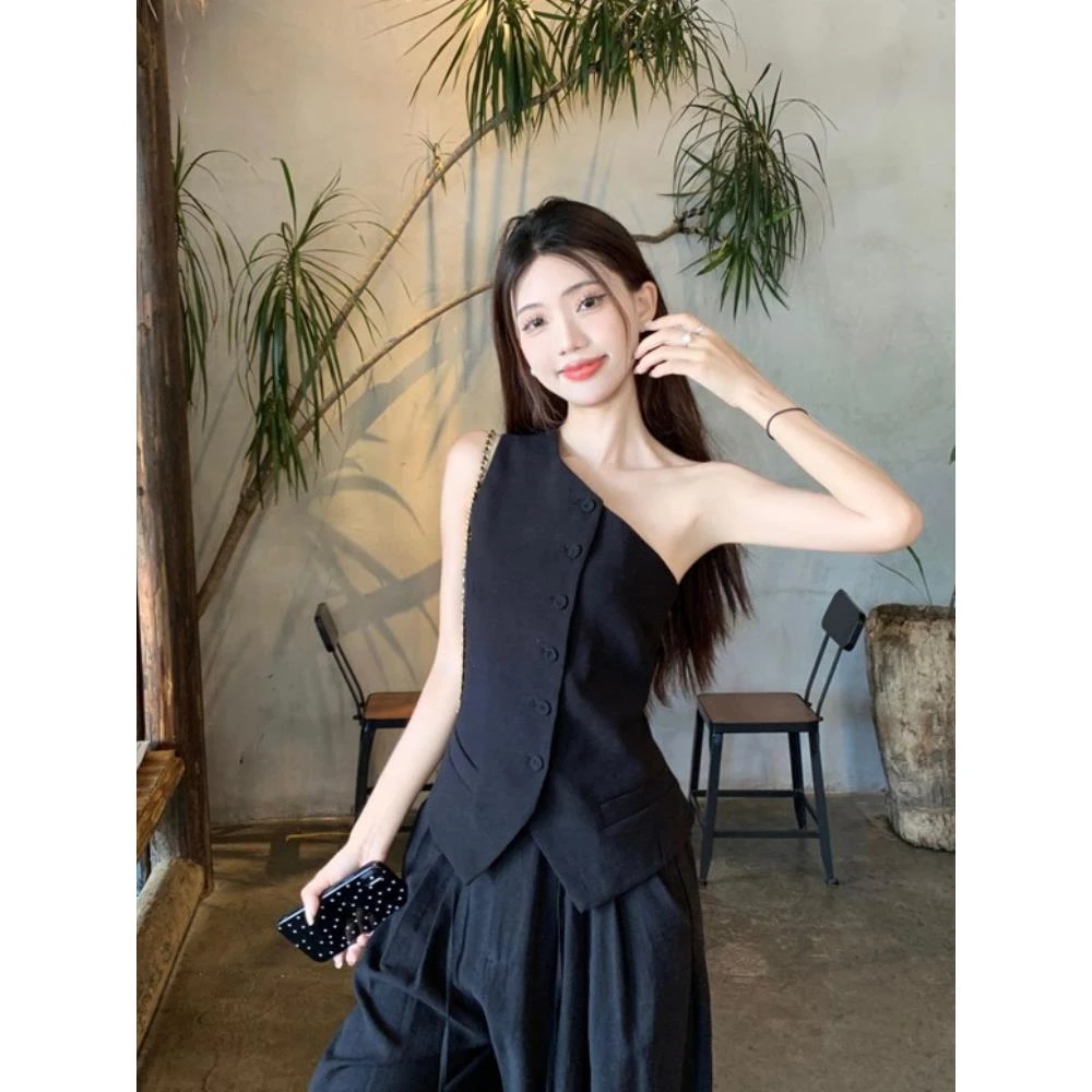 黑色斜肩亚麻马甲背心女夏高级感修身显瘦不规则无袖露肩马夹上衣