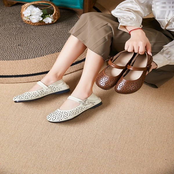 复古平底平跟女凉鞋2025夏季网红百搭真皮交叉绑带软底妈妈凉鞋