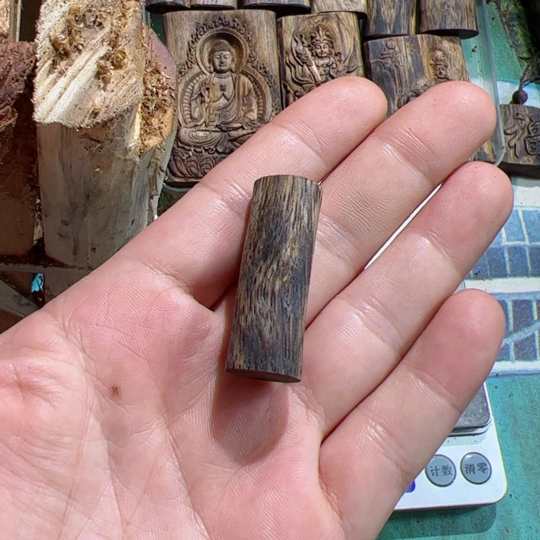 沉香吊坠丁**®白棋素牌3.8克