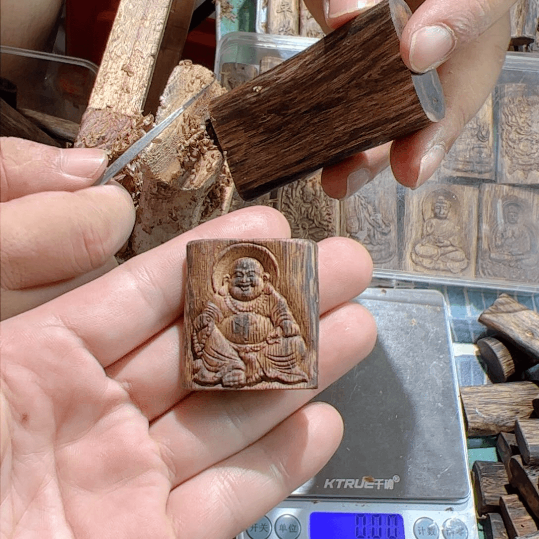 沉香吊坠乌身圆叶6.3克