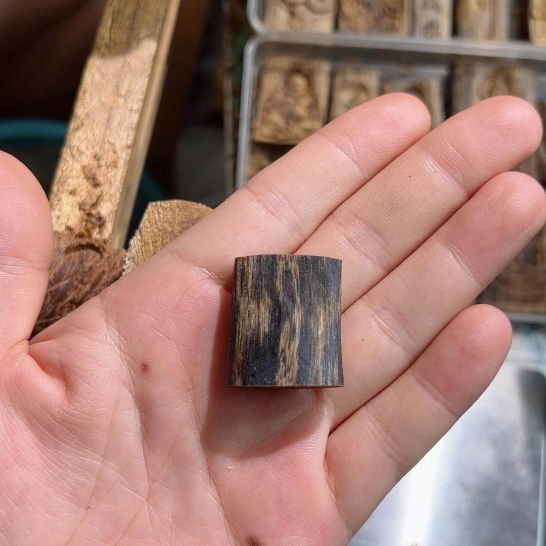 沉香吊坠白棋素牌3.9克