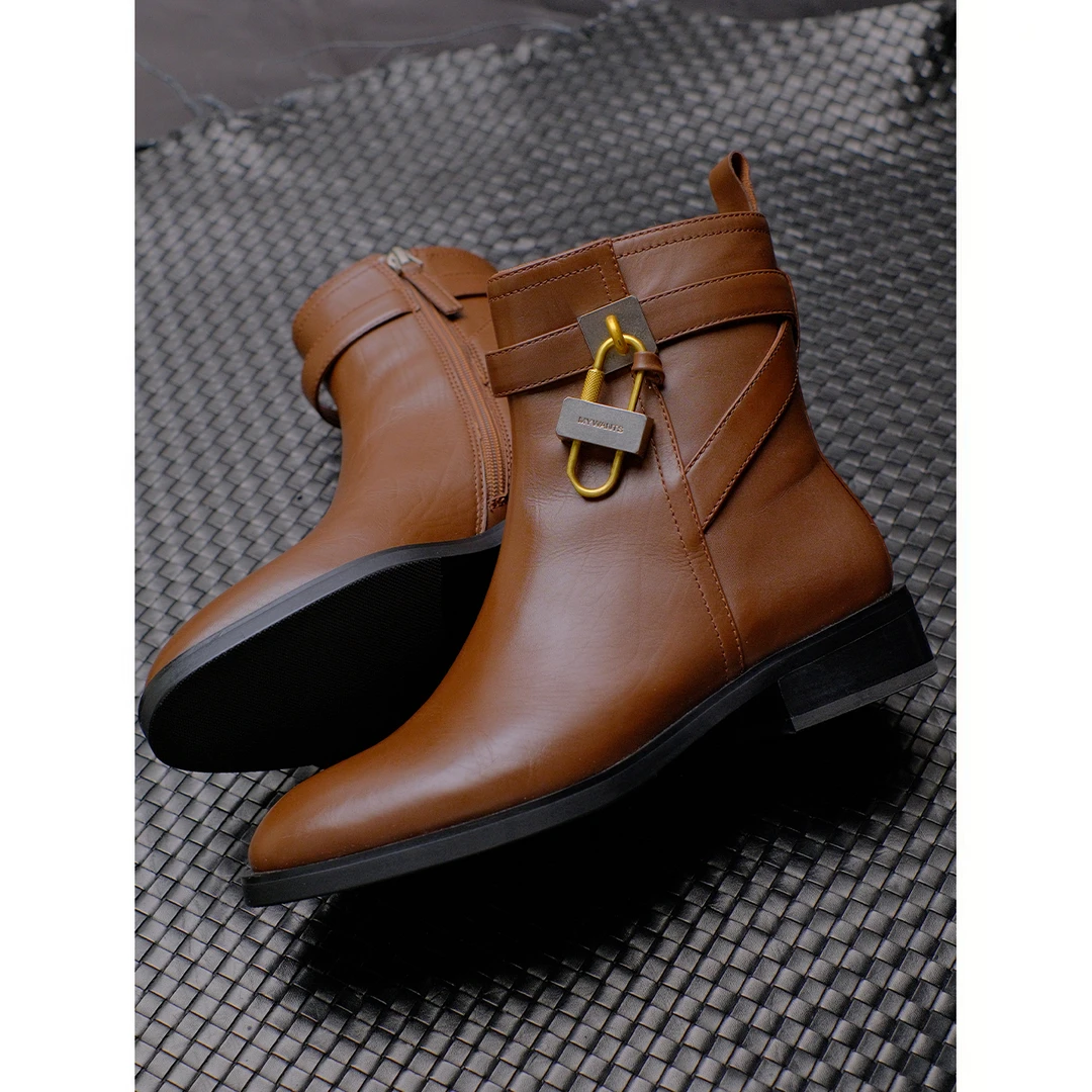 MANIKA GUAN 时尚复古百搭舒适尖头女士马丁靴MW2A1101-100