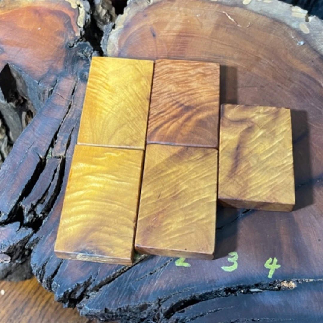 已开雷击枣木千年根料水波纹打孔穿绳无事牌小摆件