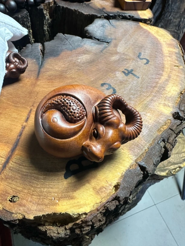 雷击枣木7公分牛转乾坤桌面摆件车载摆件