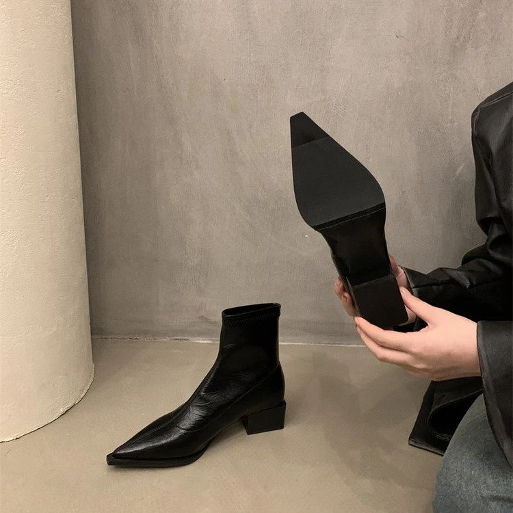 尖头高跟短靴女新款2025秋季女靴子时装粗跟瘦瘦靴小众设计马丁靴