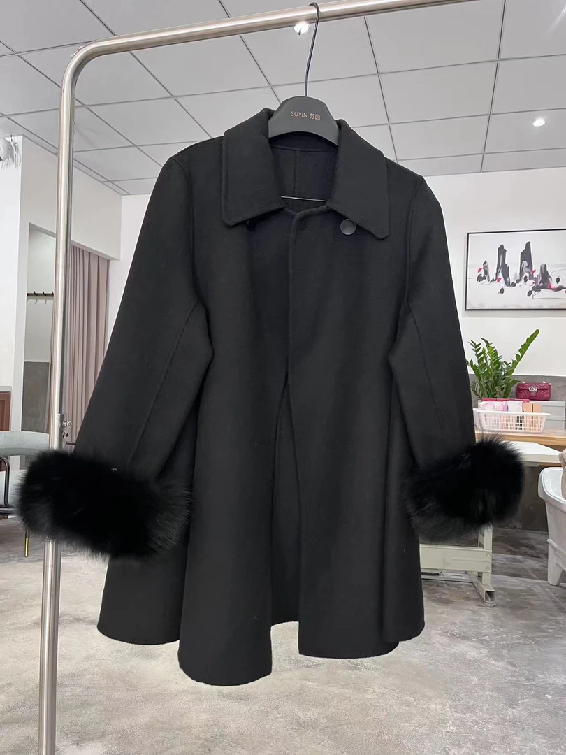 羊毛外套女袖口毛领设计