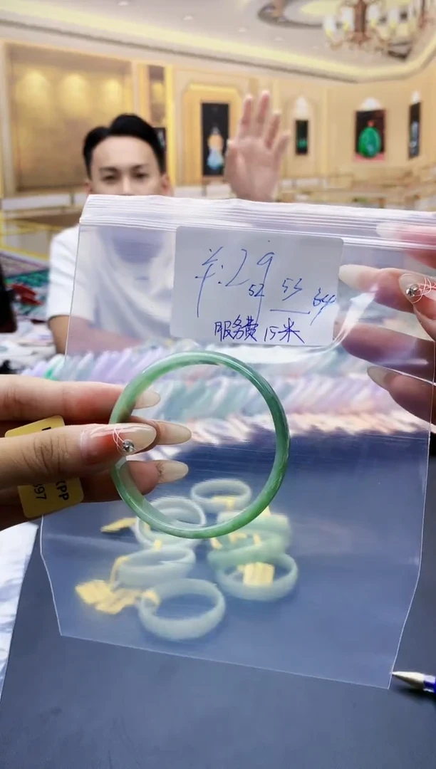 【闪购商品】翡翠手镯未镶嵌0916389130