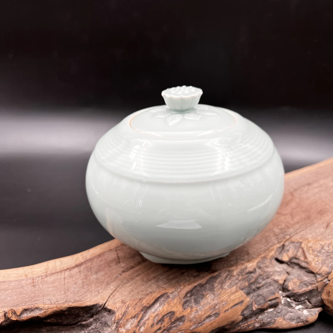 良工青瓷粉青莲心茶叶罐