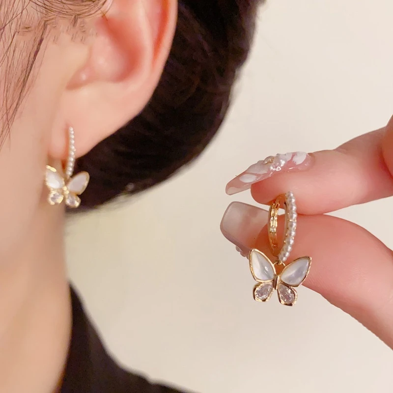铜合金耳饰 轻奢设计感百搭精致蝴蝶珠珠耳扣个性高级感时尚耳坠