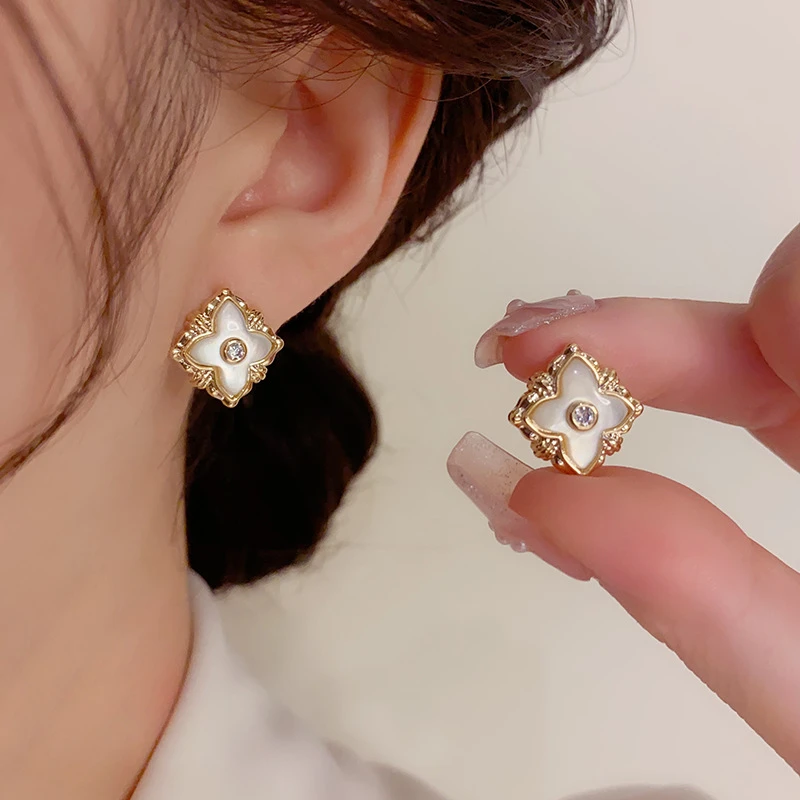 铜合金耳饰 气质轻奢精致菱形耳钉女s925银针甜美高级感时尚耳环