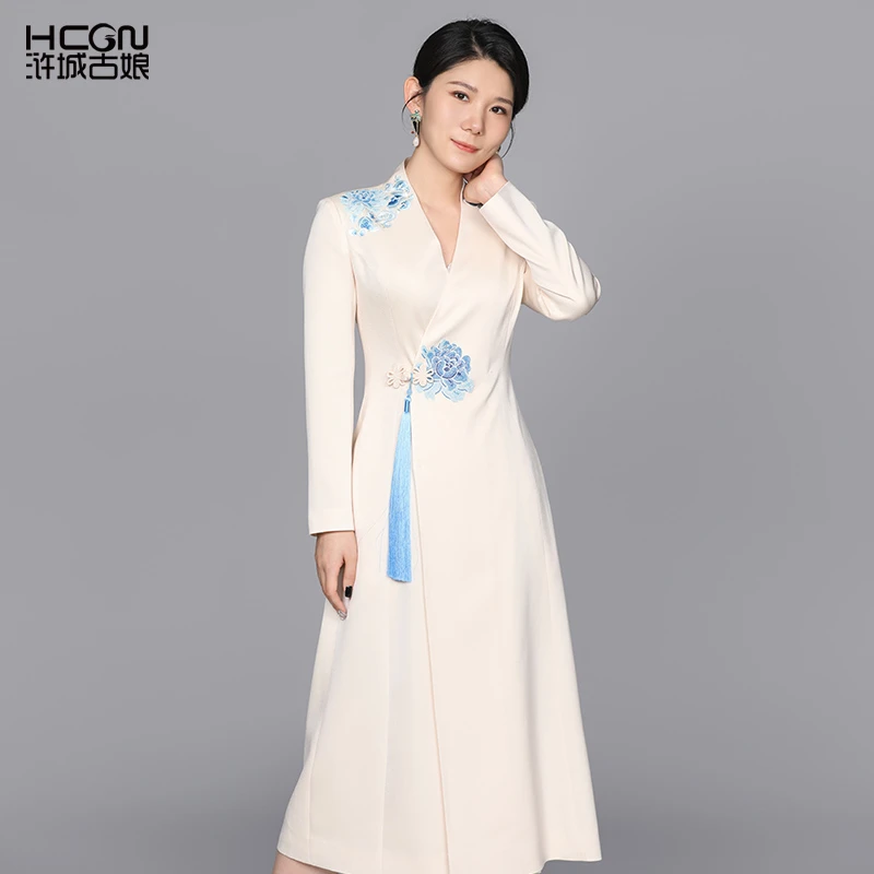 国风秋季醋酸重工刺绣花修身显瘦舒适长袖V领青花连衣裙CMT11306