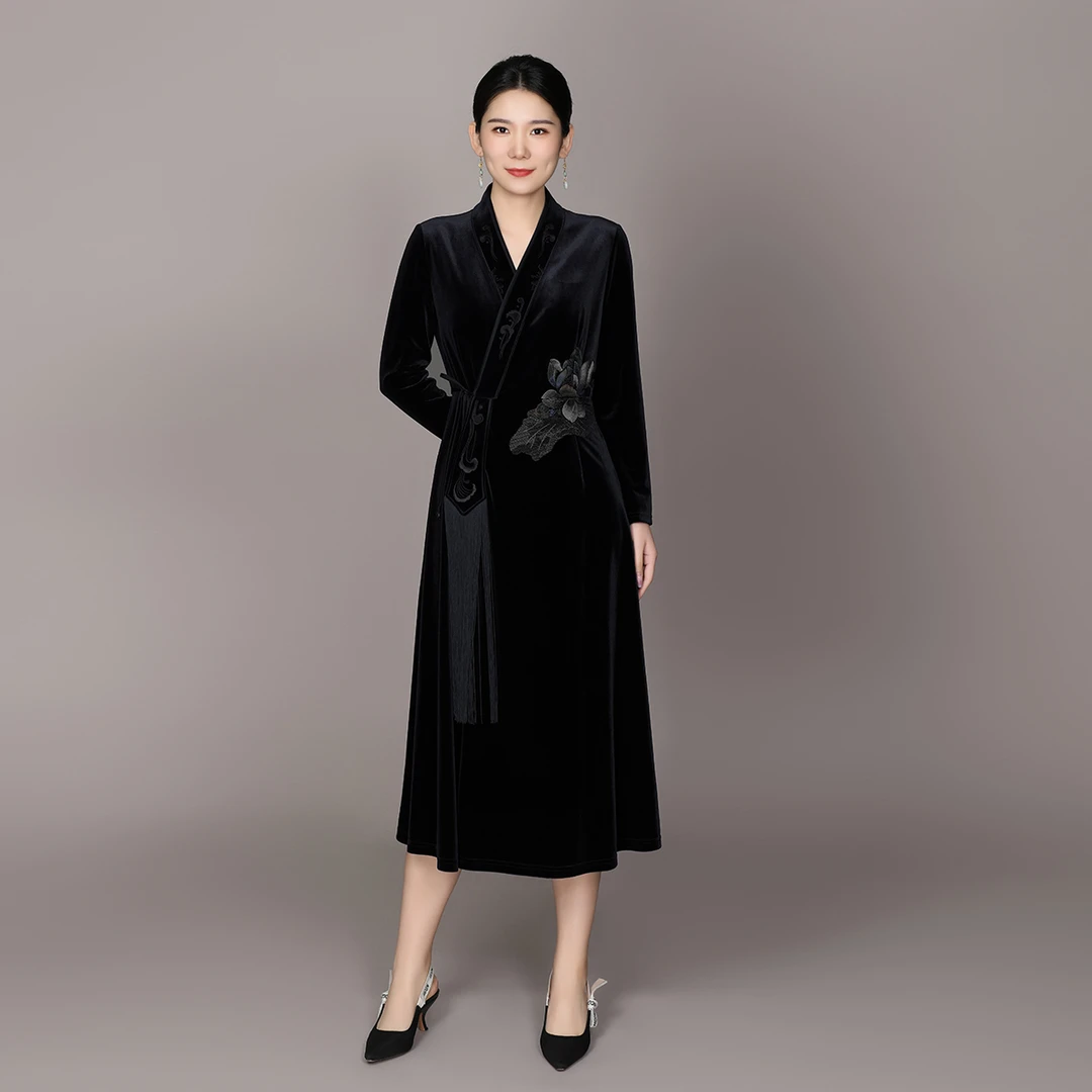 【丝绒】中国风精致刺绣复古气质轻奢贵气女荷韵丝绒连衣裙ACL11512