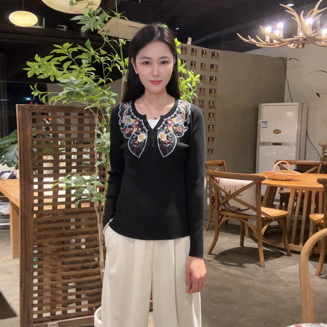 中国风春秋刺绣百搭气质上衣女士针织衫显瘦套头长袖上衣WG091109