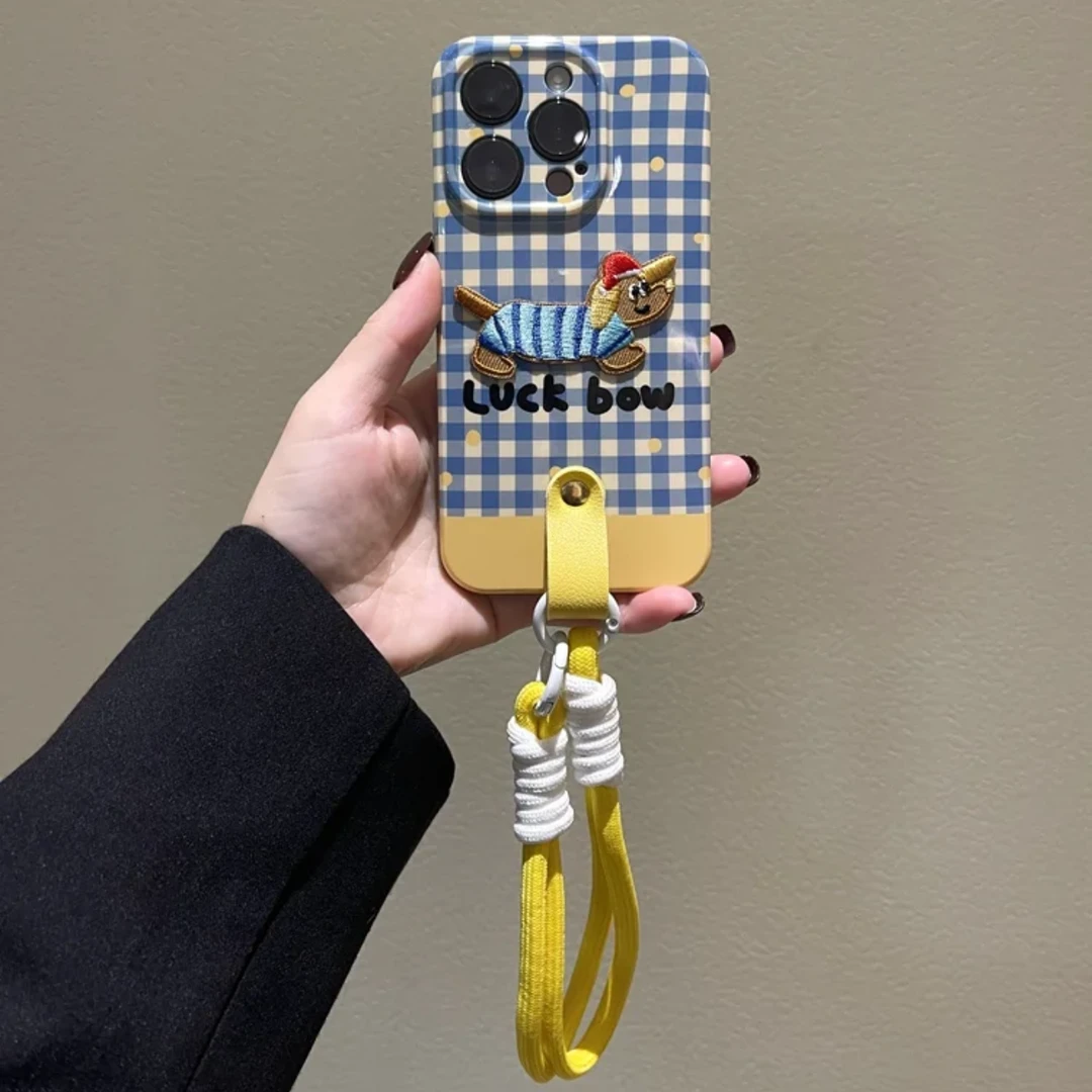 蓝白格纹刺绣小狗适用iPhone16系列手机壳苹果15Pro少女14挂绳13