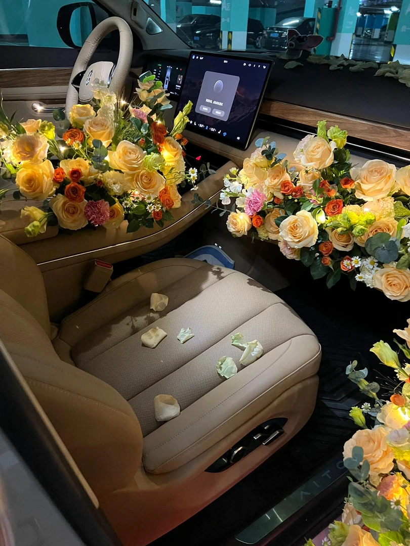 全国同城副驾驶车门鲜花布置速递送女友生日表白求婚惊喜礼物