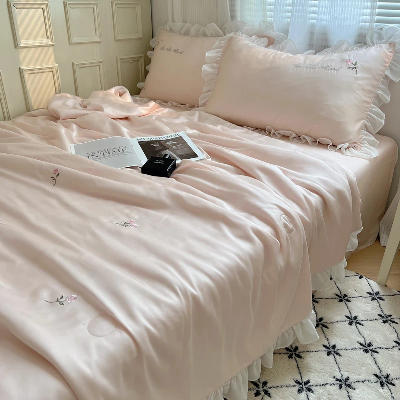 新款冰丝刺绣夏被四件套夏凉被薄款被子空调被刺绣洋气凉感纯色粉