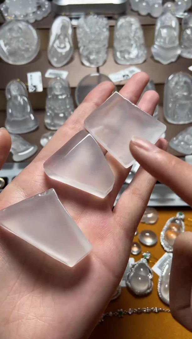 【闪购商品】石英质玉原石未镶嵌01