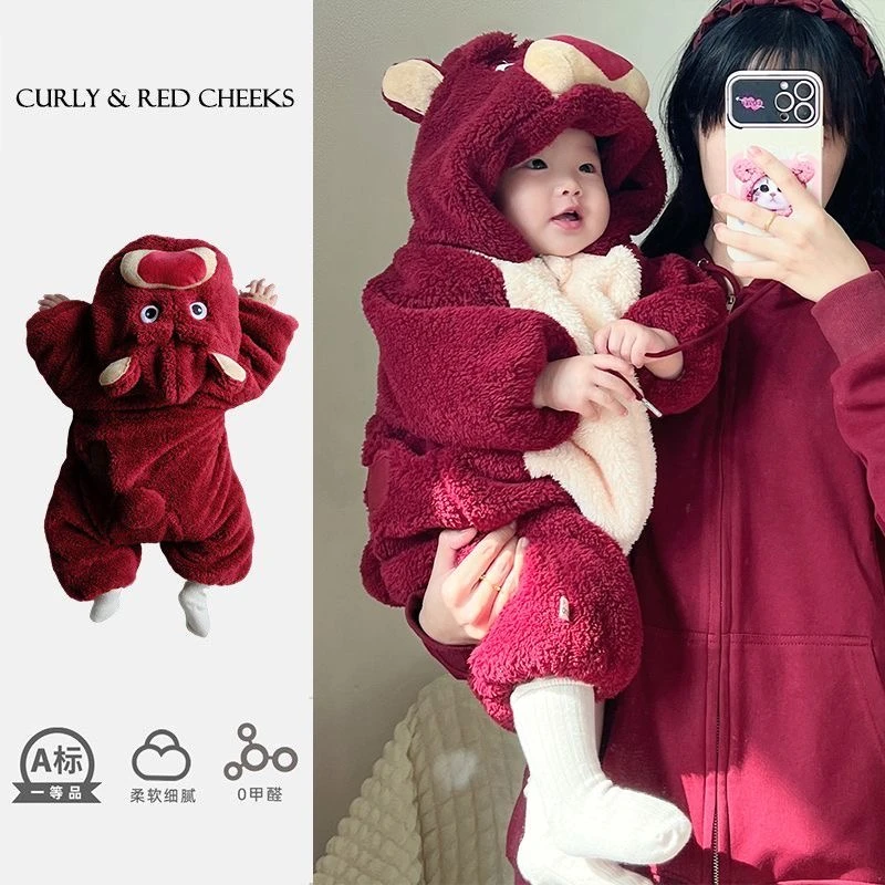 婴儿冬款加厚连体衣服男宝宝加绒加厚棉衣超萌可爱草莓熊外出爬服