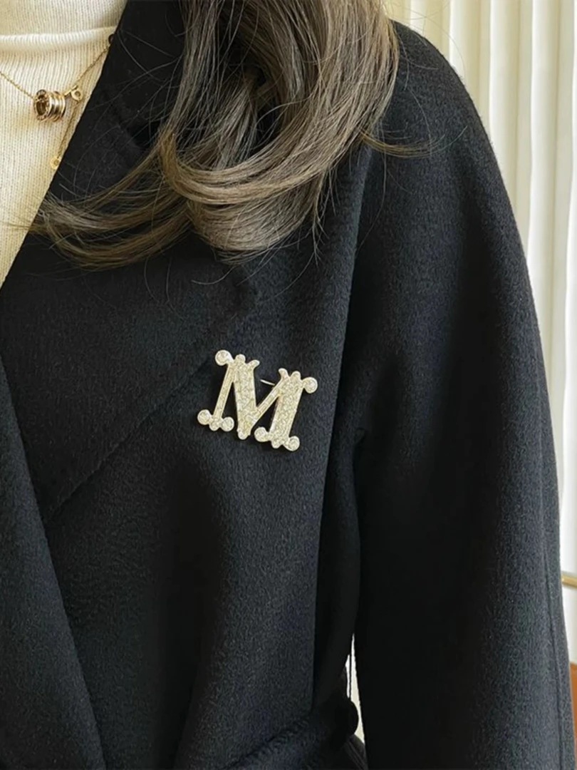 铜合金仿珍珠胸针 Max时尚百搭金色M形胸针