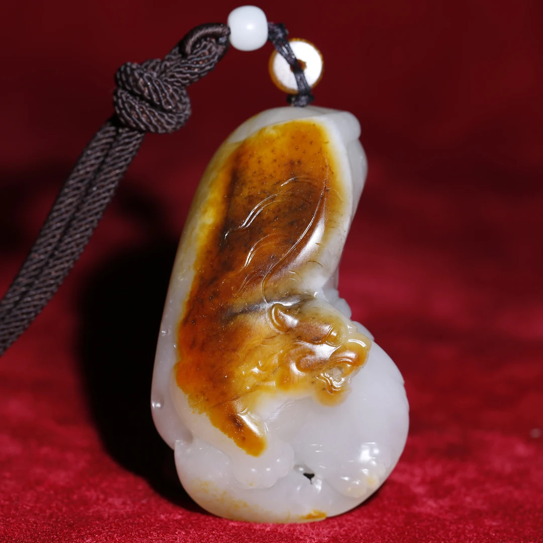 新疆和田玉下山虎把件