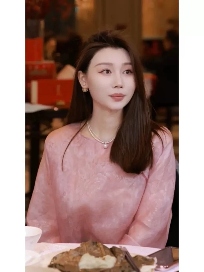 新中式轻国风粉色盘扣上衣女初春2025新款别致漂亮设计感高级小衫