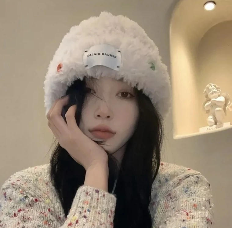 白鹿同款韩版纽扣仿皮草毛绒针织毛线帽女秋冬加厚保暖护耳渔夫帽