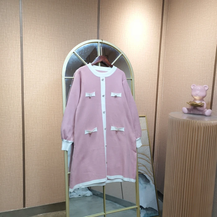 AD102孕妇粉色衣裙100-150微脏掉颗扣子