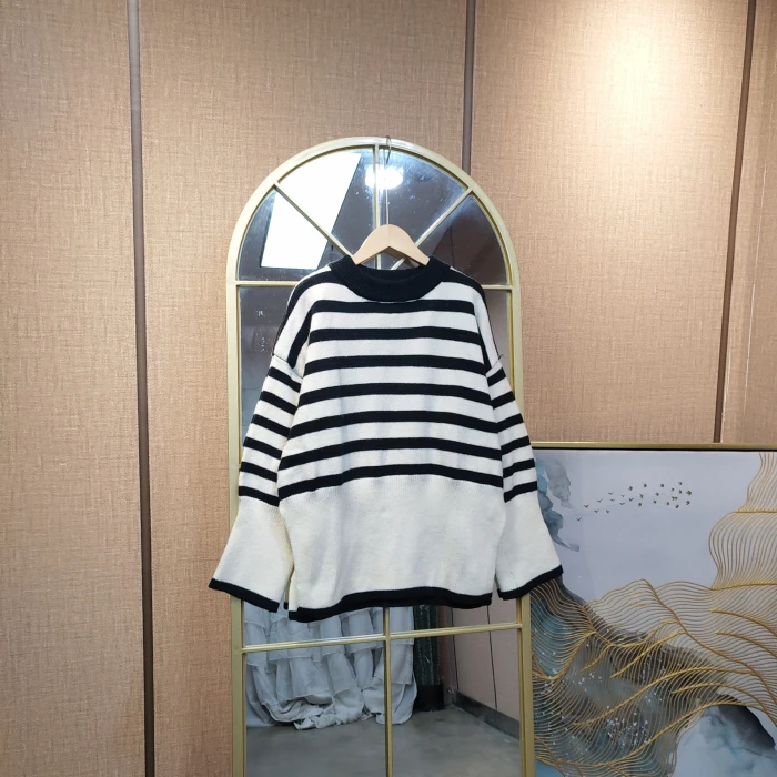 AD338孕妇白色条纹毛衣100-140