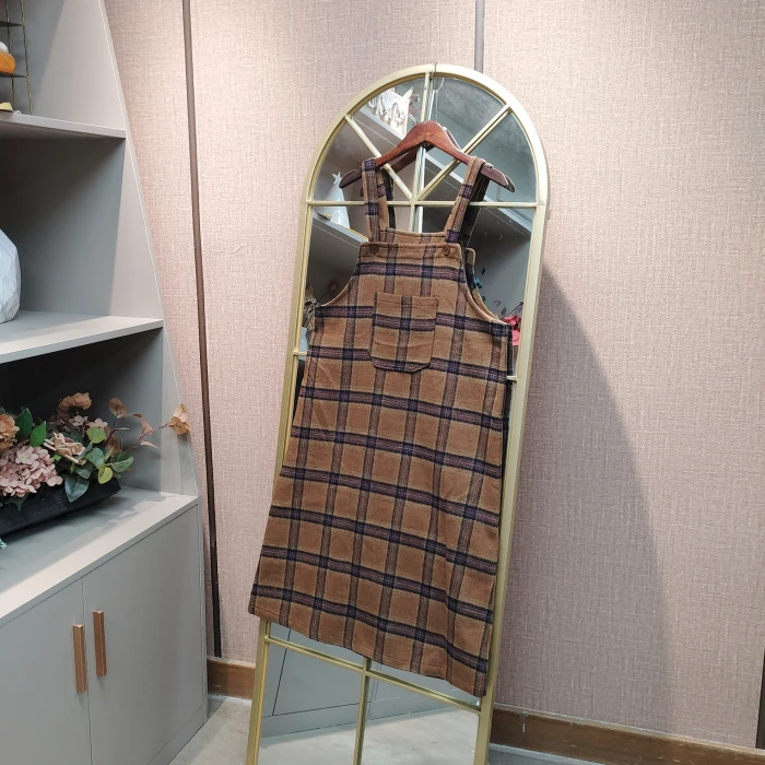 BT46孕妇棕色格子背带裙90-120