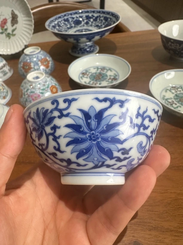 青花缠枝莲主人杯