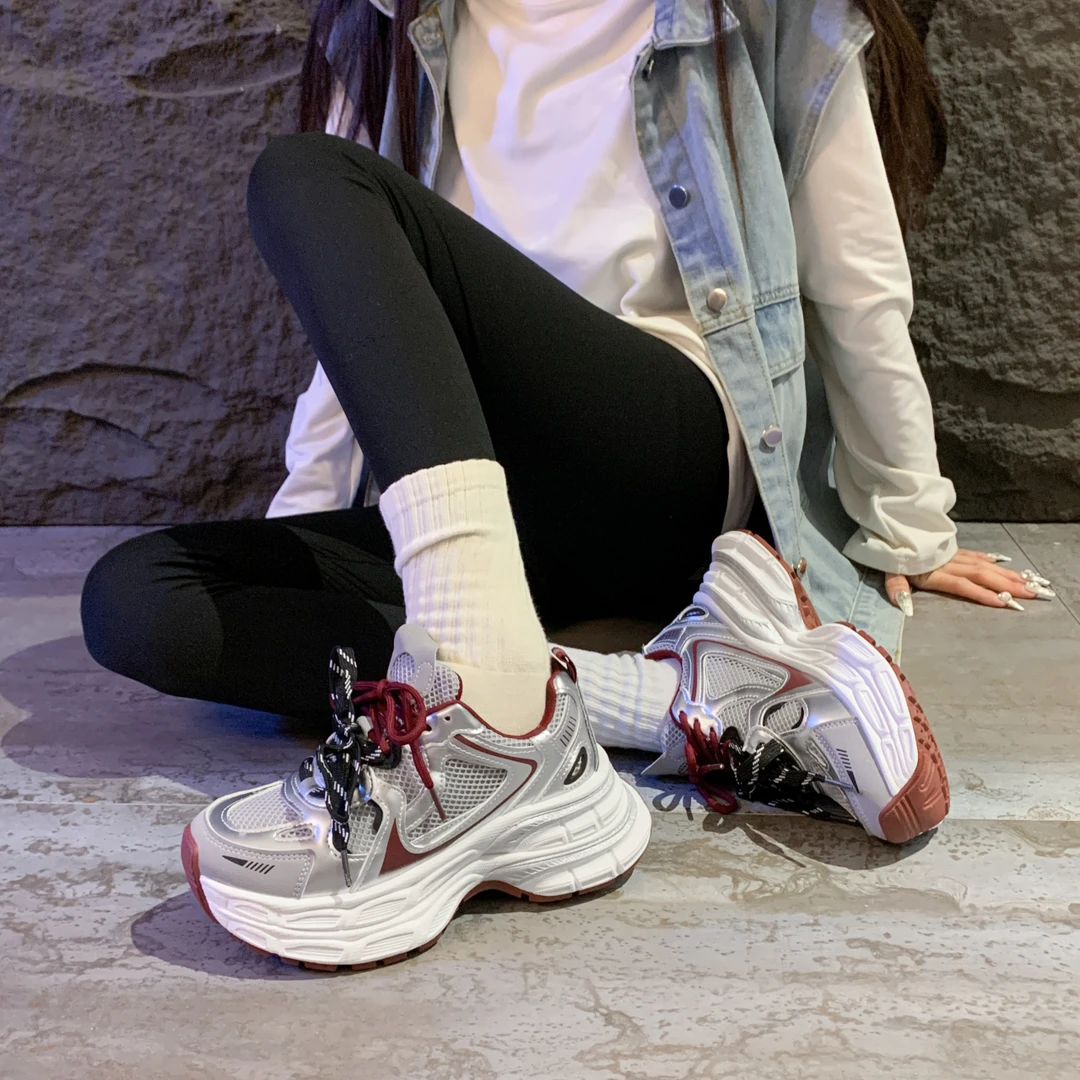 时尚运动鞋现代设计透气网布搭配合成革适合多四季运动老爹鞋