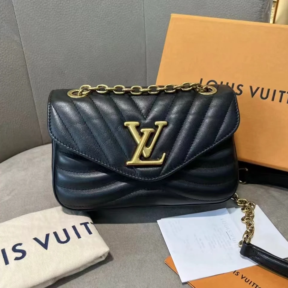 95新 LouisVuitton/路易威登 黑金全皮New Wave屁股包/330848