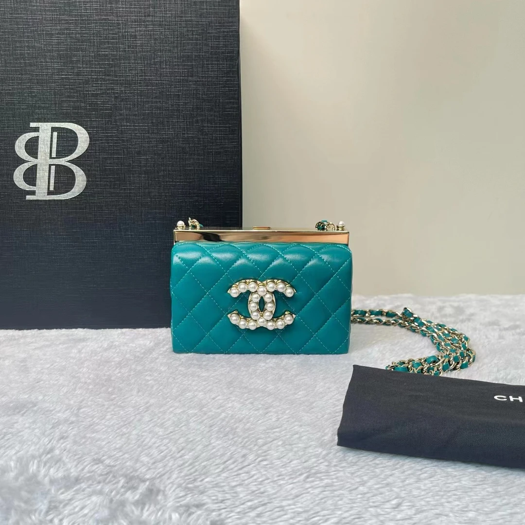 95新 Chanel/香奈儿 23A珍珠LOGO羊皮绿色手拿单肩斜挎包/330614