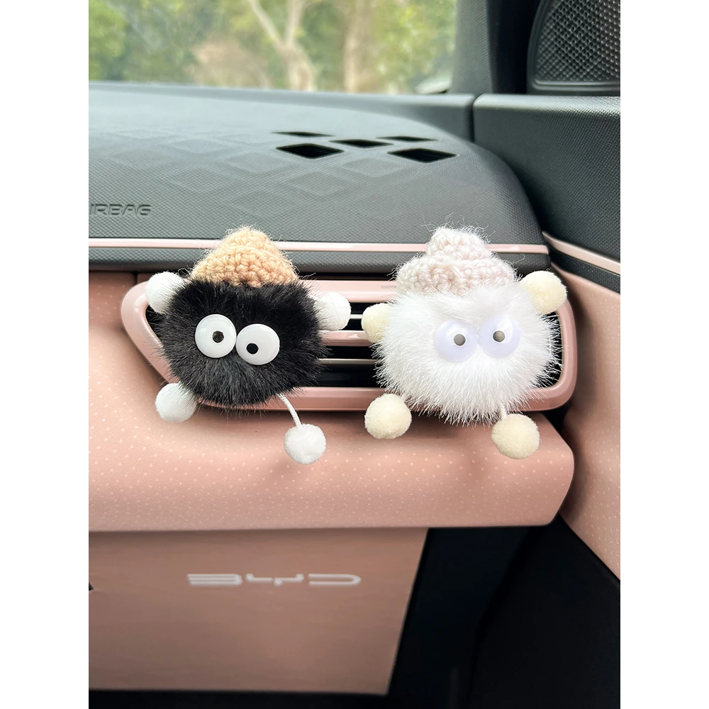 汽车出风口摆件女生车内空调毛绒可爱创意高级感煤球车载装饰摆件