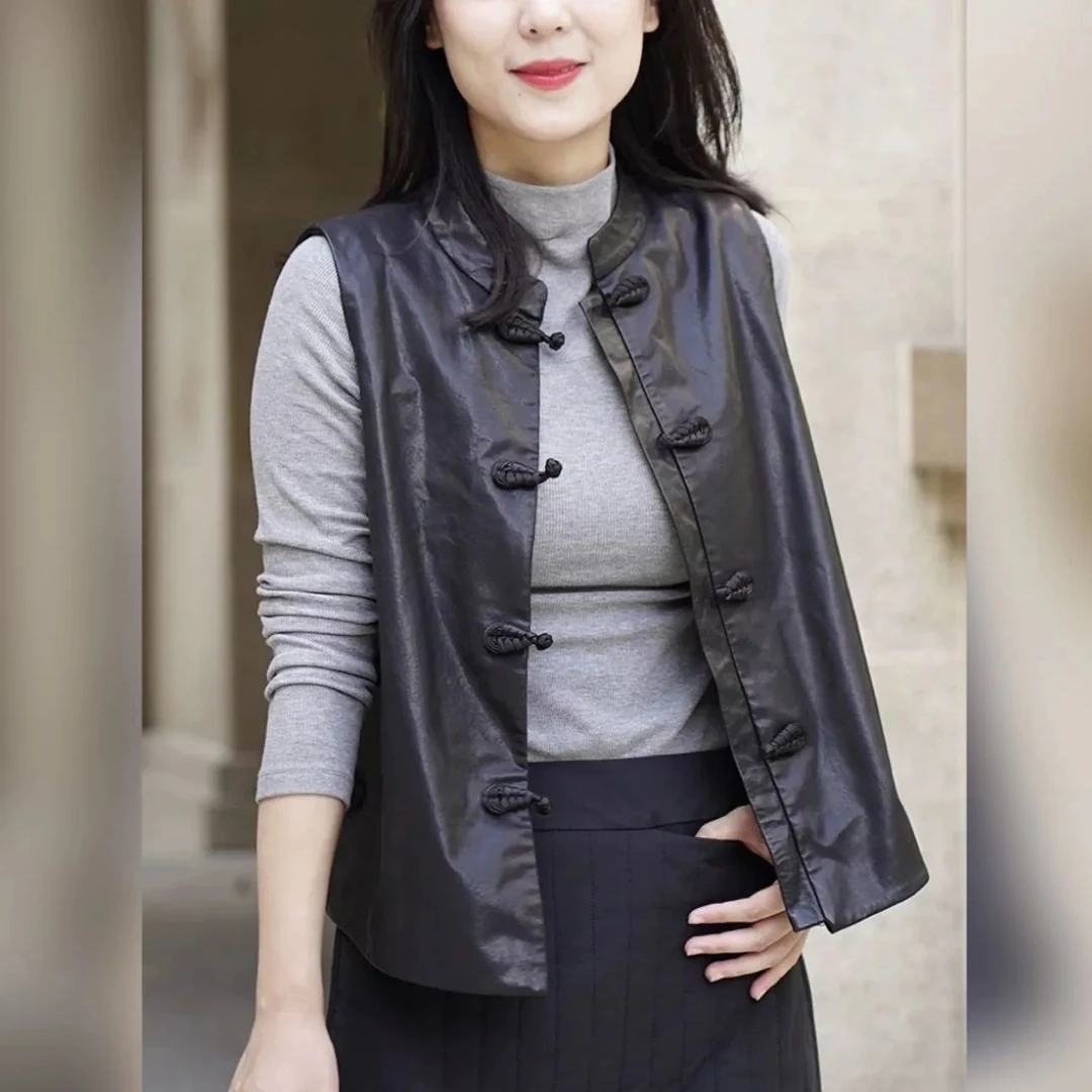新国风皮衣盘扣女马甲2024四季坎肩复古手工盘扣立领马甲女士外套
