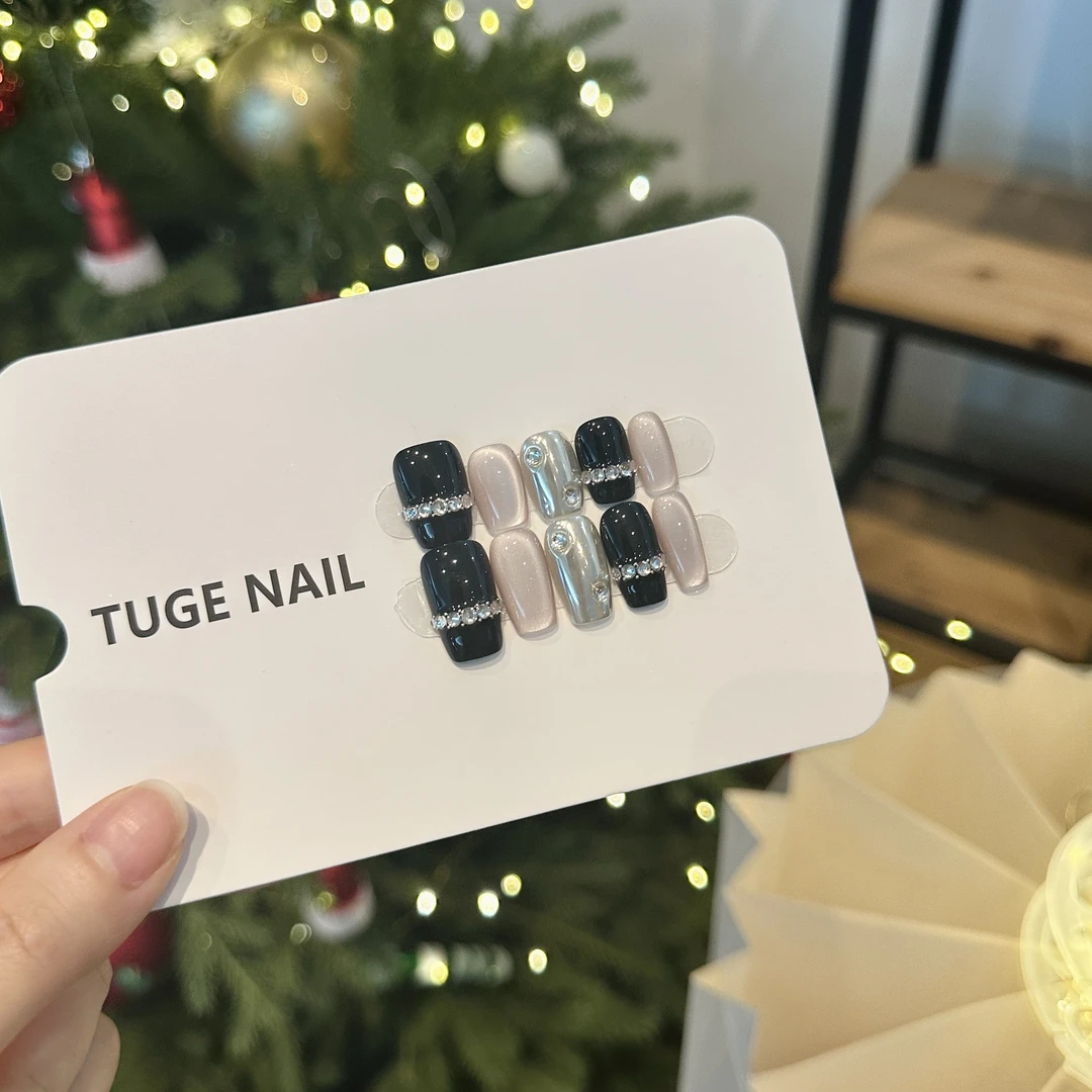 TugeNail“黑色童话”夏季高级复古极简小众设计师美甲小鱼儿