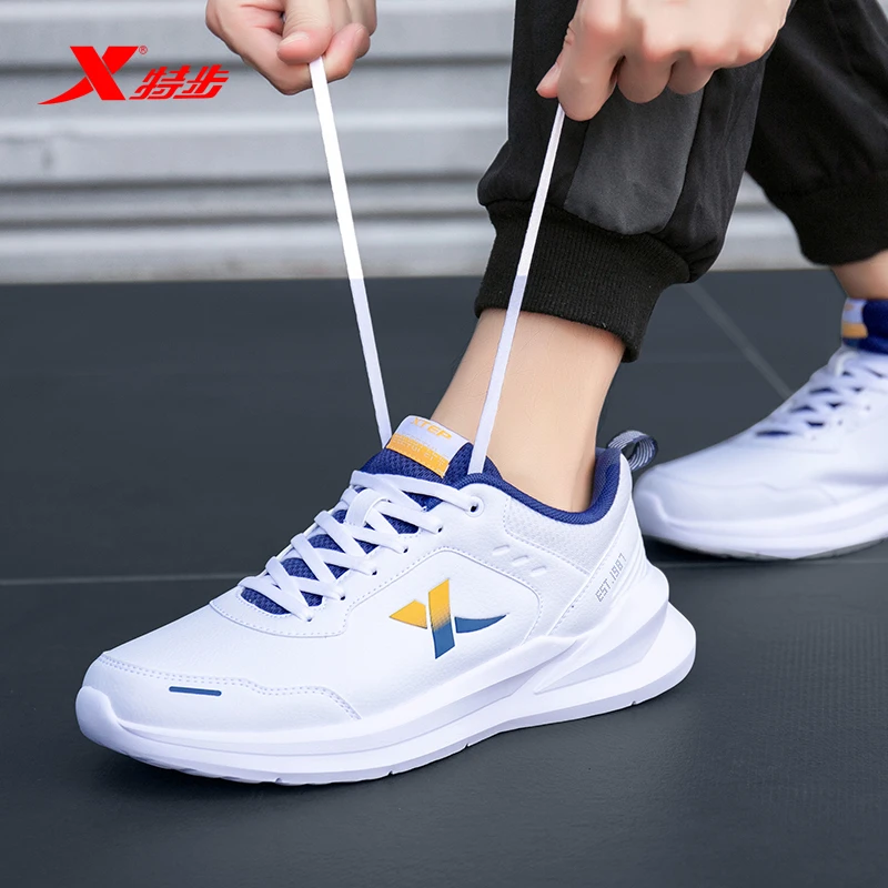 特步男鞋跑步鞋男2025官方正品轻便休闲鞋夏季皮面防水男士运动鞋