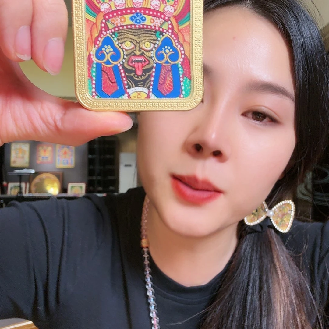 卷轴画扎基拉姆带壳子的