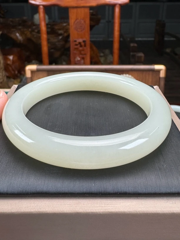 和田玉手镯蜂蜜水高品质圈口53-60mm