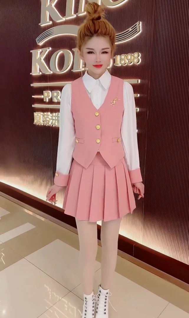 2023年春季新款马甲百褶裙三件套