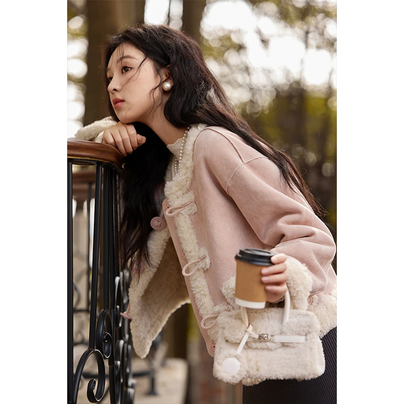 谜秀新品皮毛一体麂皮绒拼毛毛外套2025秋冬立体显瘦上衣时尚短款