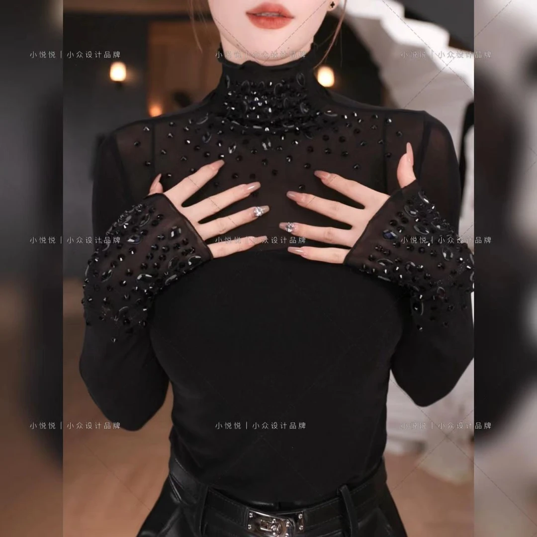 程悦夫妇【新品】A-01788时尚设计感气质钉珠亮钻网纱半高领上衣