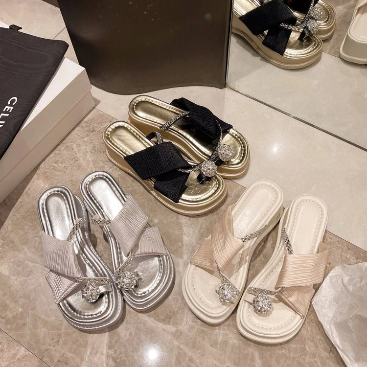 2024年夏季新款时尚百搭气质高级感交叉黑金款凉鞋水钻鸽子蛋0578