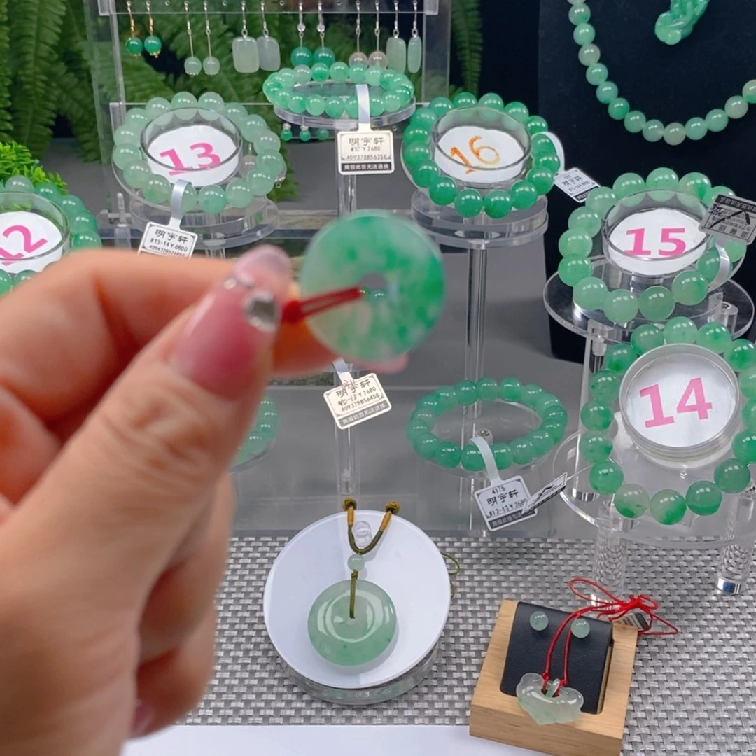 石英质玉颈饰未镶嵌