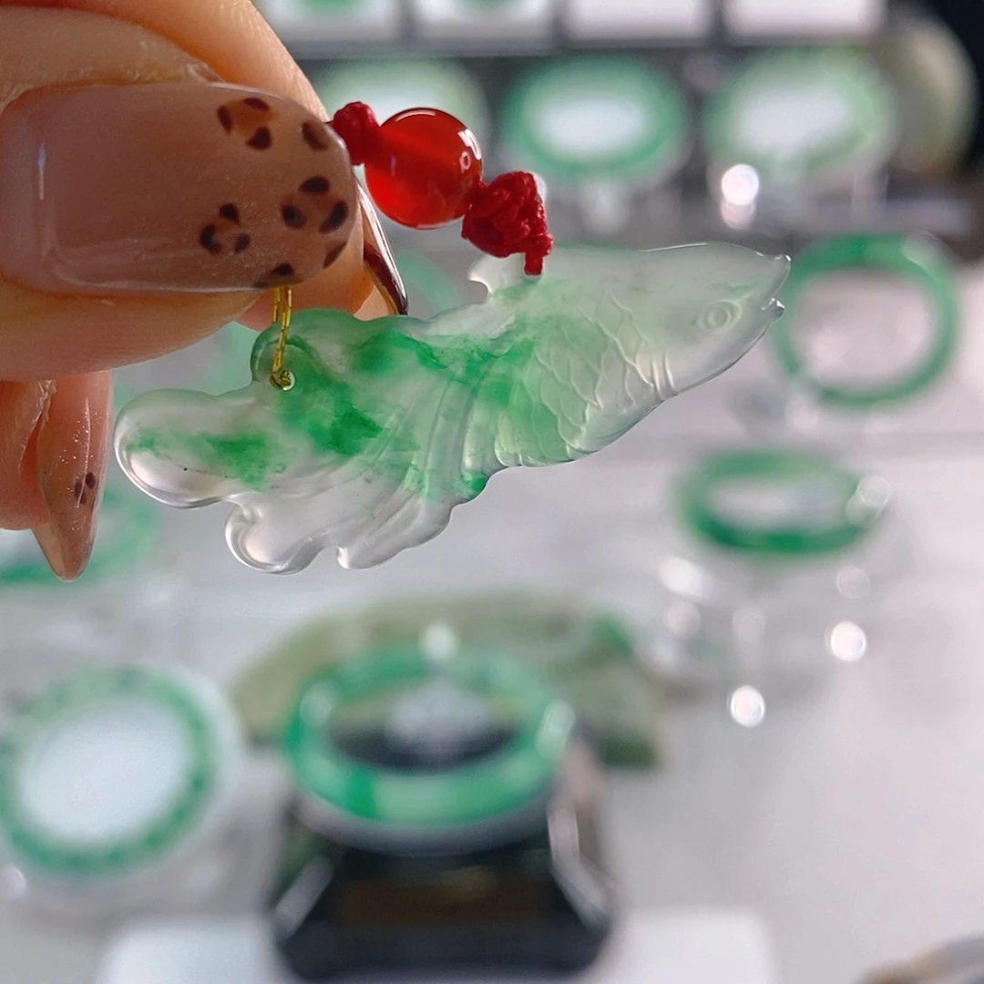 石英质玉颈饰未镶嵌