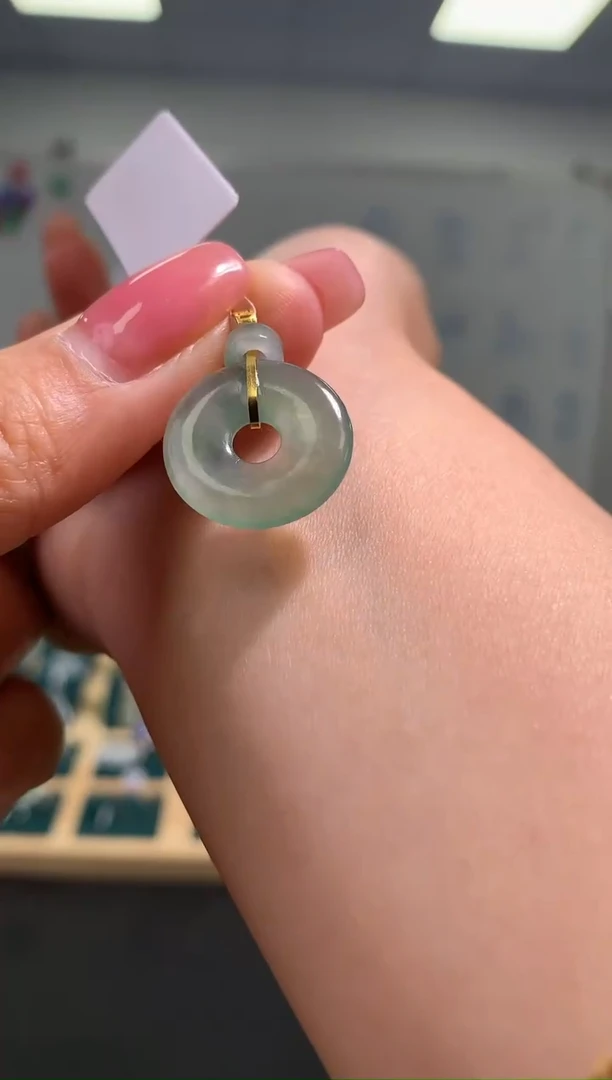 【闪购商品】翡翠甜甜圈18K金镶嵌吊坠