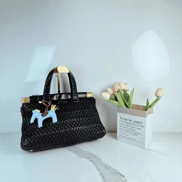95新 MIU MIU/缪缪 时尚黑金手提斜挎包包